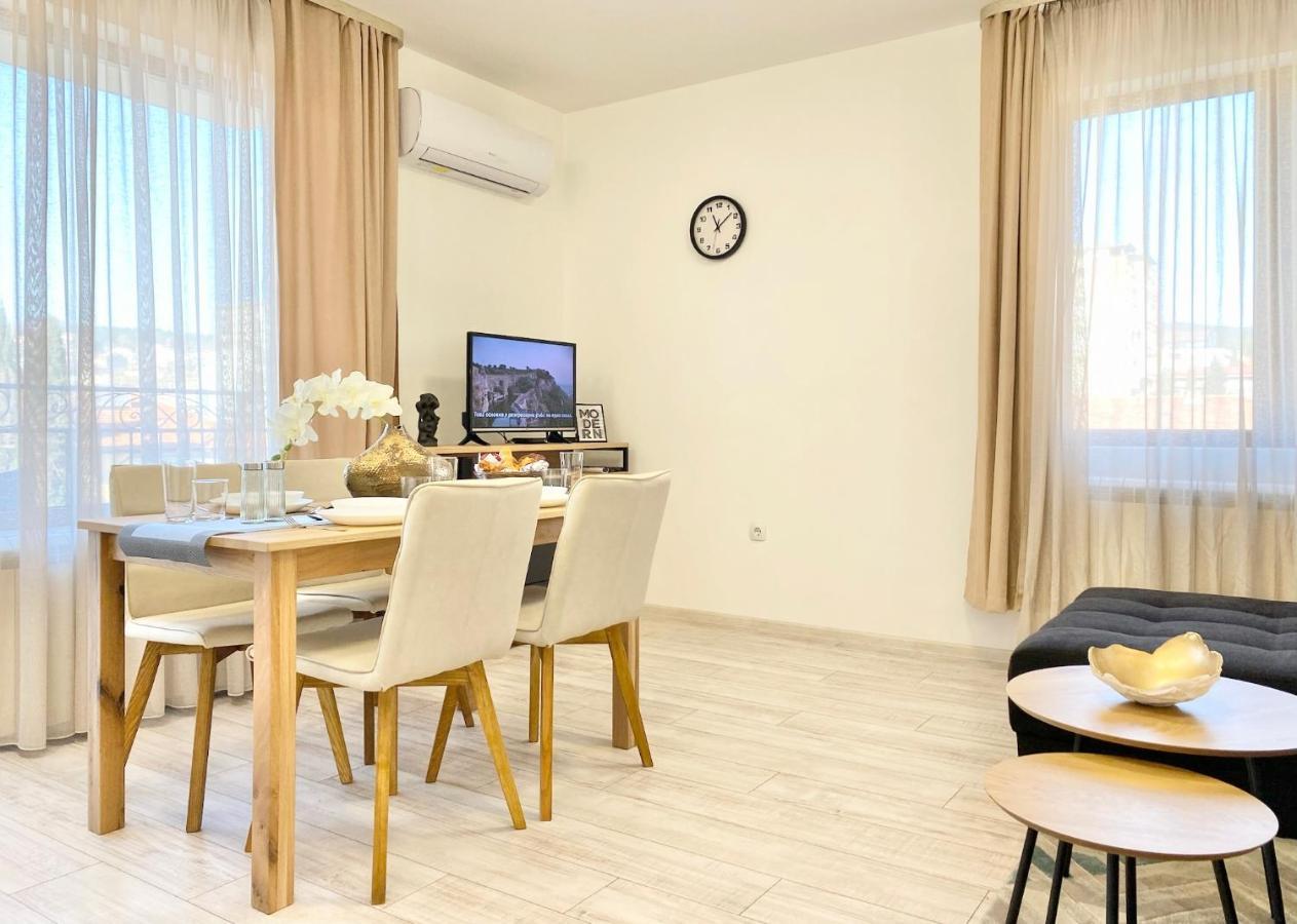 Central Apartment For 4 Guests Next To State Opera สตาราซาโกรา ภายนอก รูปภาพ